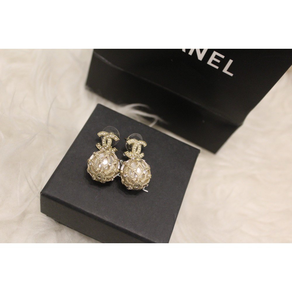 CHANEL EARINGS CH1